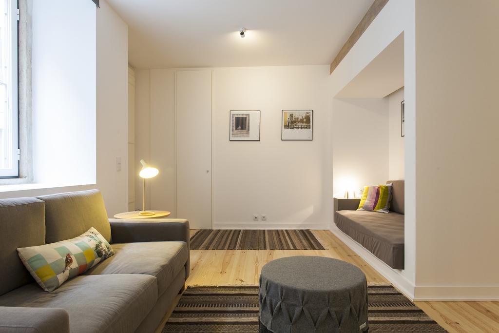 ALTIDO Cosy 1-bed flat with workspace in Santa Catarina, moments from Luís de Camões Sq Lisboa Quarto foto
